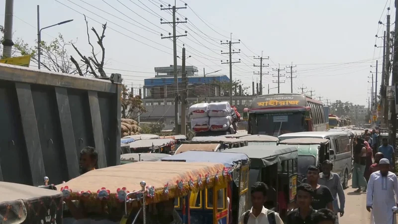 জামালপুরে অনির্দিষ্টকালের জন্য বাস-সিএনজি চলাচল বন্ধ ঘোষণা